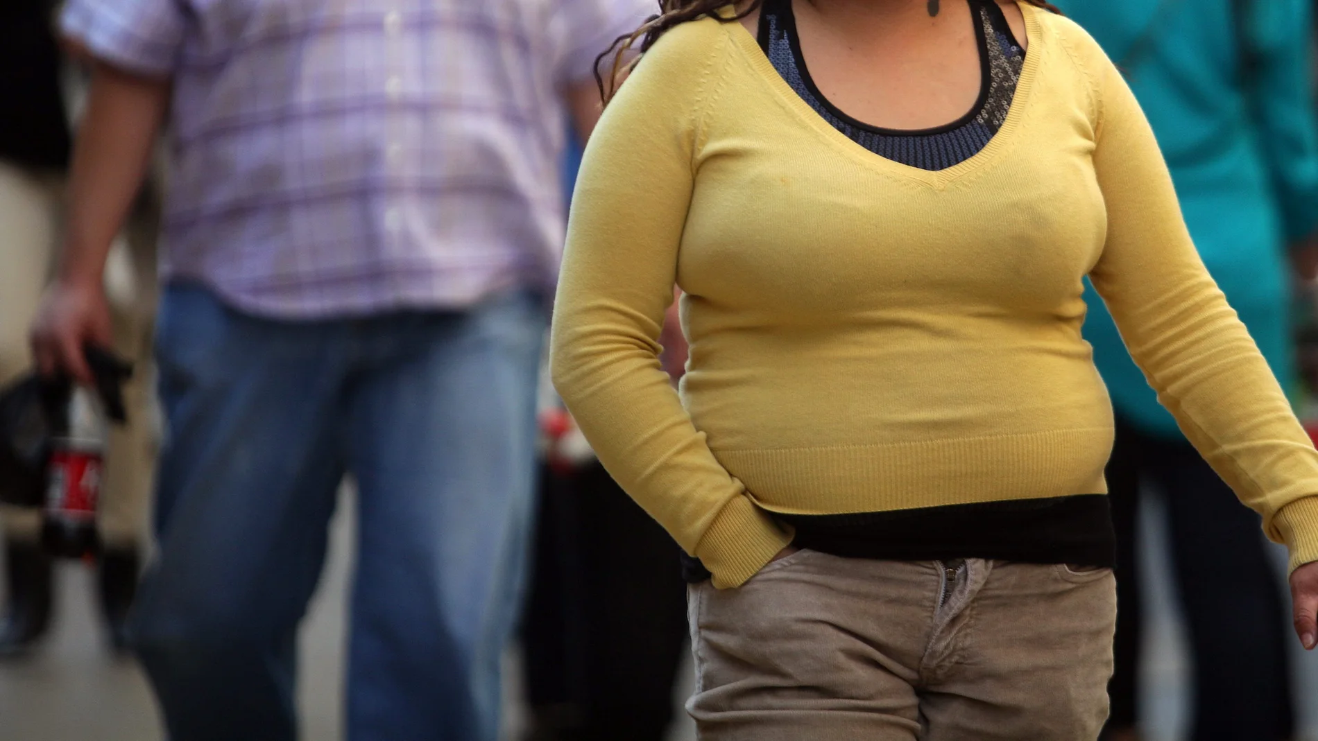 Una mujer con sobrepeso