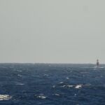 El submarino ruso con su escolta logística
