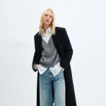  Abrigos azul marino de Mango y Massimo Dutti para este invierno.