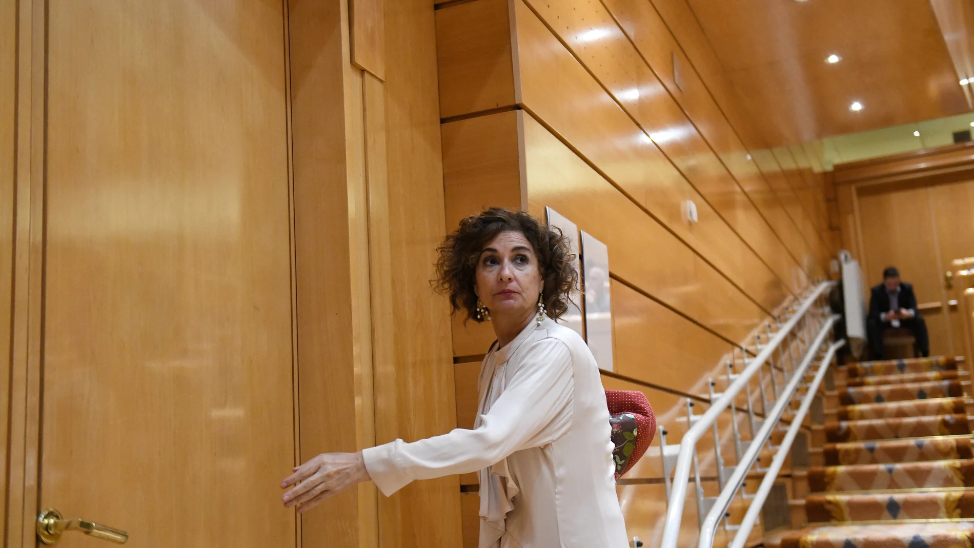 La vicepresidenta cuarta y ministra de Hacienda y Función Pública, María Jesús Montero, a su salida de un pleno en el Senado, a 19 de diciembre de 2023, en Madrid.