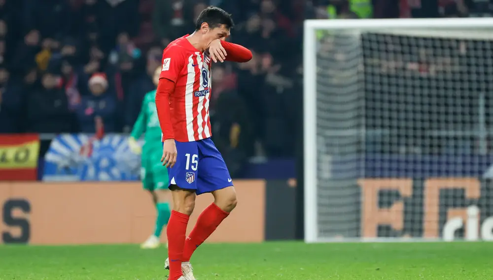 Savic se lamenta tras ver la roja ante el Getafe