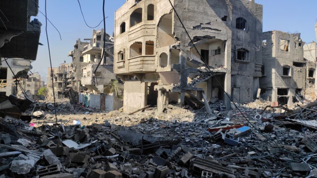 Edificios destruidos por los bombardeos de Israel contra el campamento de refugiados de Yabalia, en el norte de la Franja de Gaza
