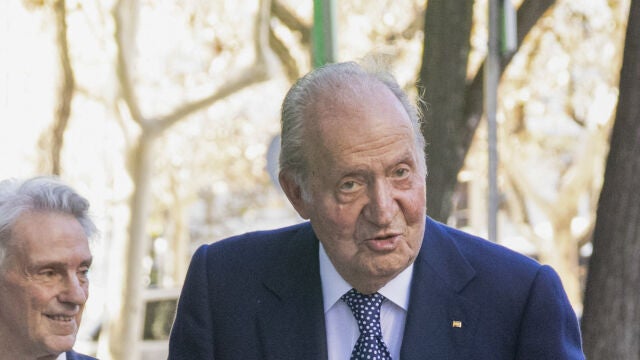 El Rey Juan Carlos I llega al cumpleaños de la infanta Elena
