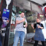 El bar El Moderno de Columbrianos (León) reparte treinta décimos del último Gordo de Navidad