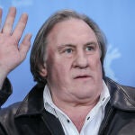 Macron se declara "gran admirador" de Gérard Depardieu y niega que vaya a retirarle la Legión de Honor