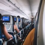 Un hombre ha sido acusado de robar a otros pasajeros durante un vuelo