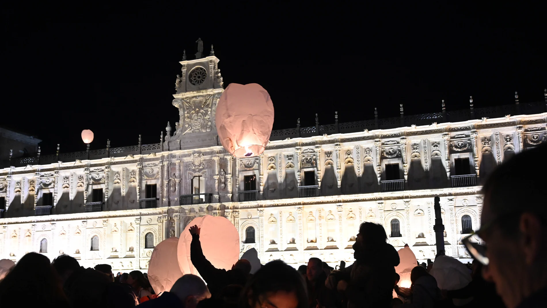 Acto 'Compartiendo ilusiones', en el que se lanzaron un millar de farolillos