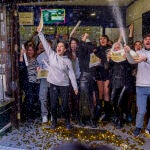 Celebraciones en Doña Manolita tras vender el Gordo del sorteo extraordinario de Navidad de la Lotería Nacional