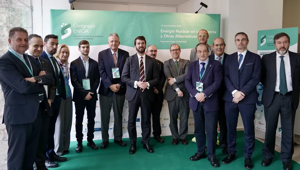 García-Gallardo y Veganzones junto a los ponentes y organizadores del Congreso ENIOA