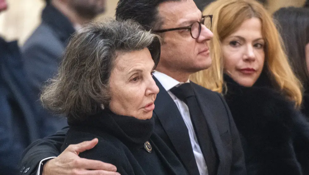 La viuda de Antonio Burgos, Isabel Herce, y su hijo, Fernando Burgos