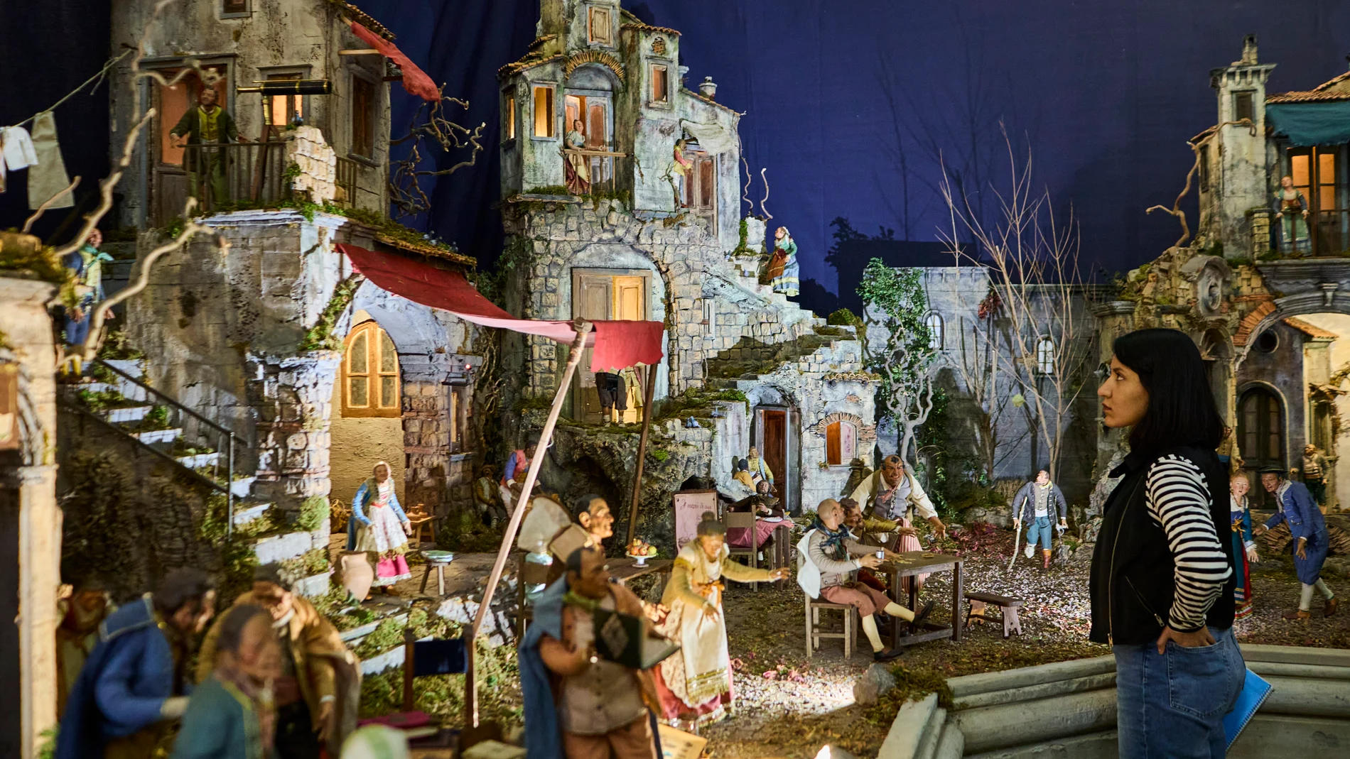 Como cada año al llegar las fiestas navideñas el Palacio Real de Madrid expone gratuitamente su Belén Napolitano para deleite de madrileñas, madrileños y turistas, tal y como fue concebido desde su origen por iniciativa real.