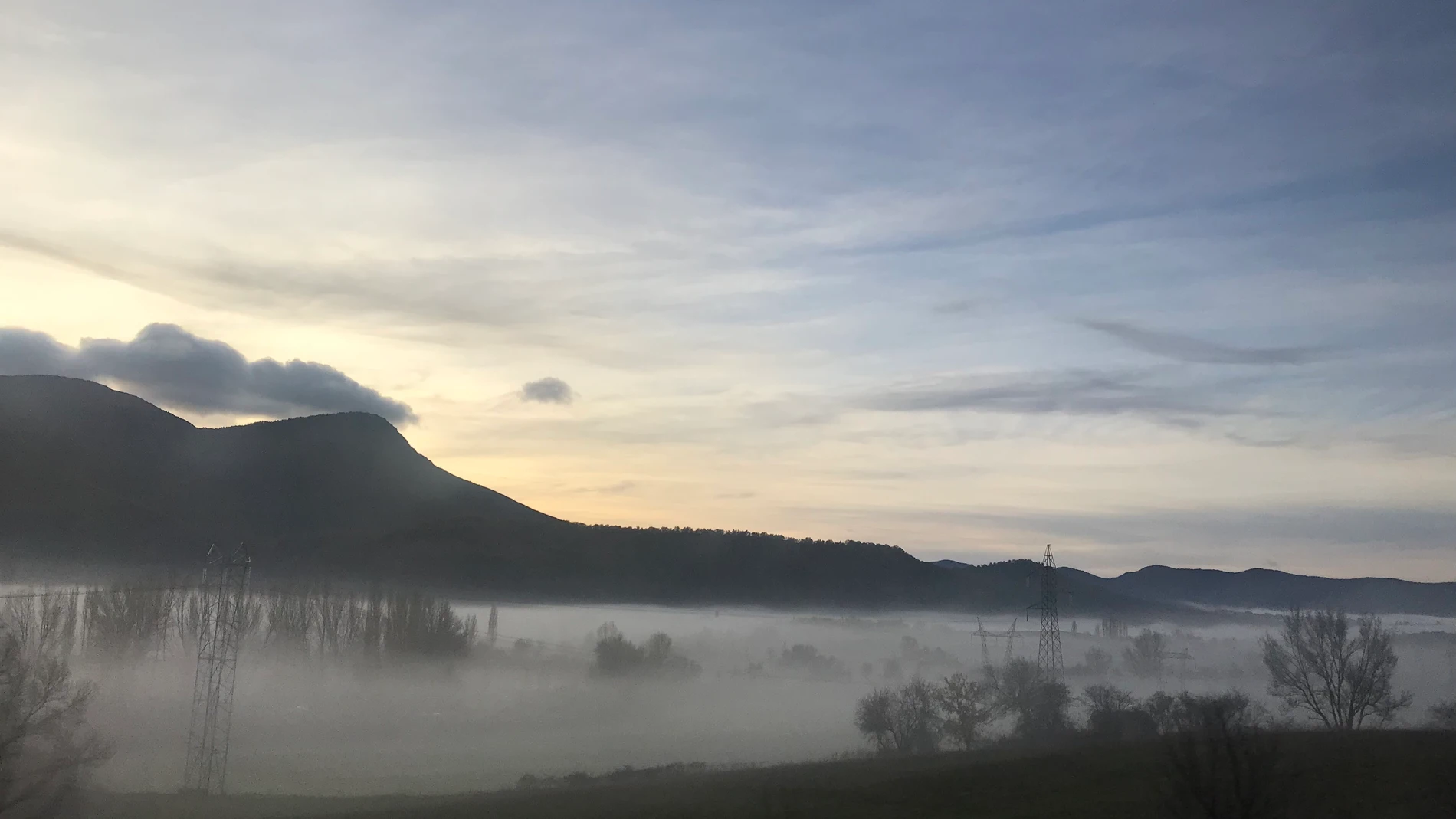 El tiempo anticiclónico continuará este domingo en la Península y Baleares, con algún chubasco en Galicia y Canarias