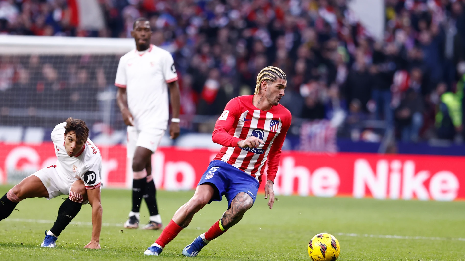 Rodrigo de Paul of Atletico de Madrid in action during Spanish League, LaLiga EA Sports, football match played between Atletico de Madrid and Sevilla FC at Civitas Metropolitano on December 23, 2023, in Madrid, Spain. AFP7 23/12/2023 ONLY FOR USE IN SPAIN