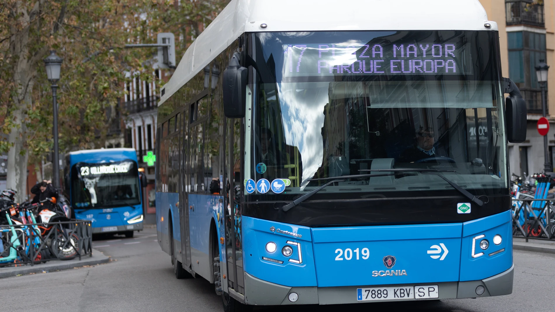 MADRID.-La EMT dispondrá de 440 vehículos cero emisiones a finales de 2024 y un año después el 25% de la flota será eléctrica