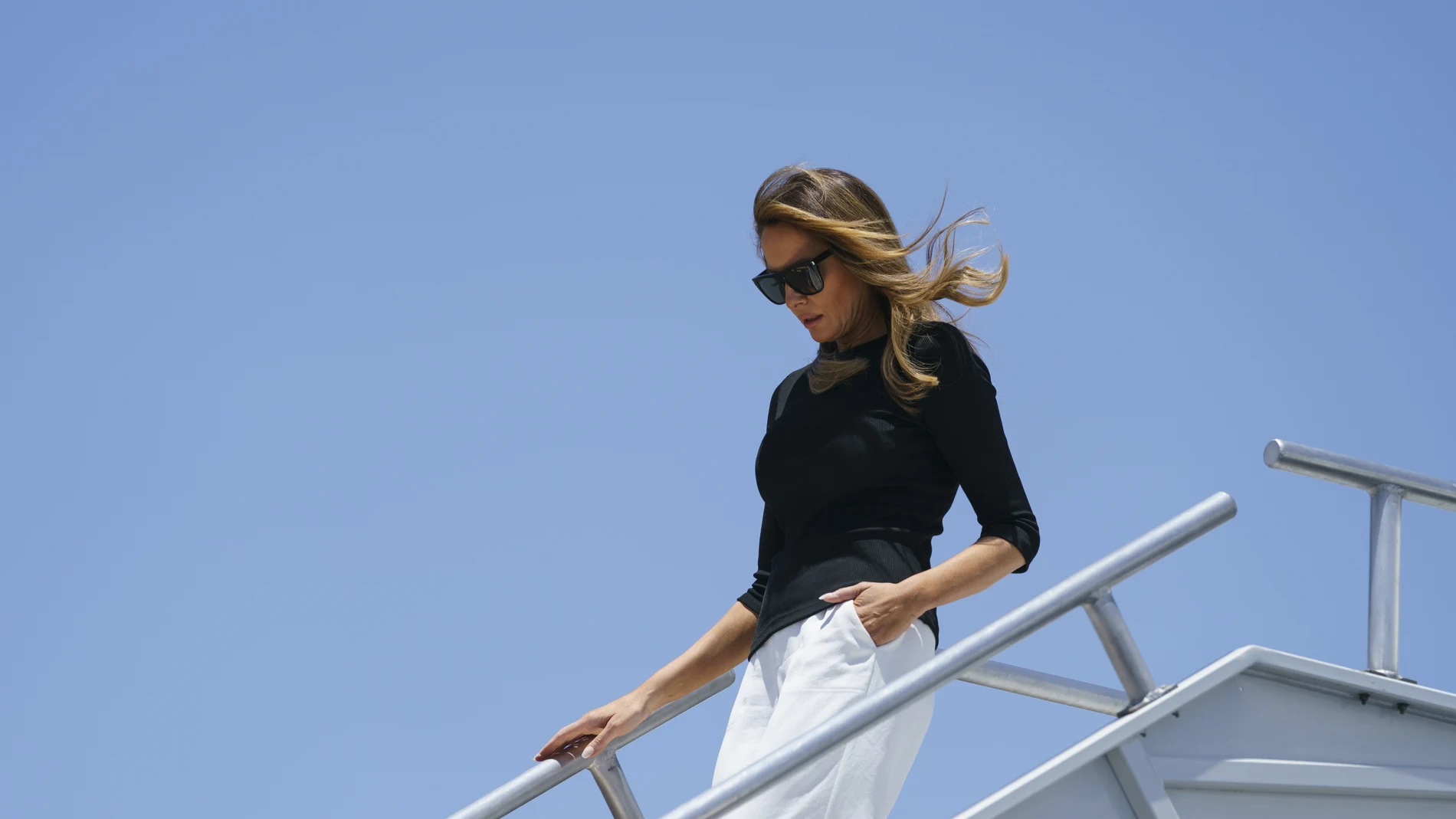 Melania Trump arrives at Phoenix Sky Harbor International Airport, in Phoenix, Ariz.