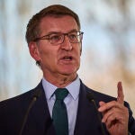 El presidente del Partido Popular, Alberto Núñez Feijóo hace el balance del año 2023 del PP, este jueves en Ma