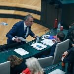 MADRID.-Feijóo cree que Ortega Smith tendría que dejar el acta de concejal, pero critica la "doble moral" de la izquierda