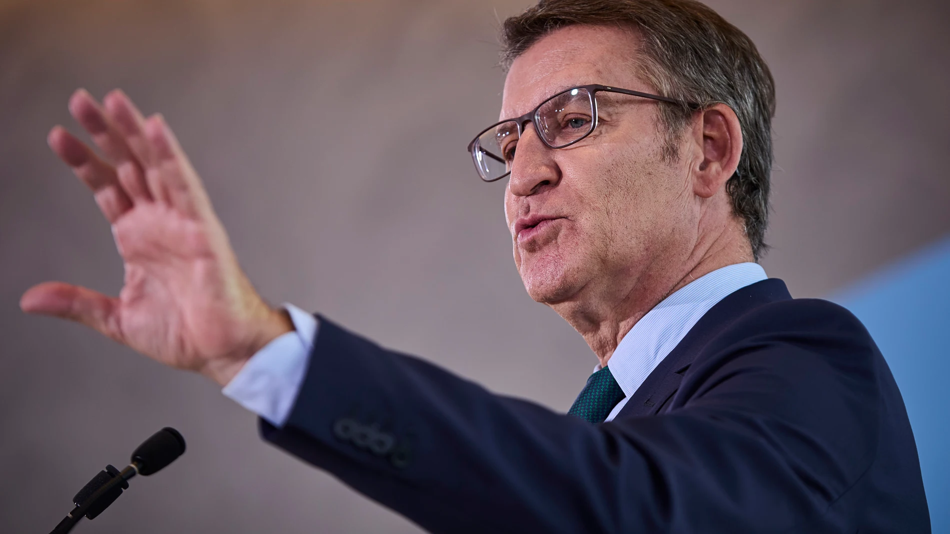 El presidente del Partido Popular, Alberto Núñez Feijóo hace el balance del año 2023 del PP, este jueves en Madrid. © Alberto R. Roldán / Diario La Razón. 28 12 2023