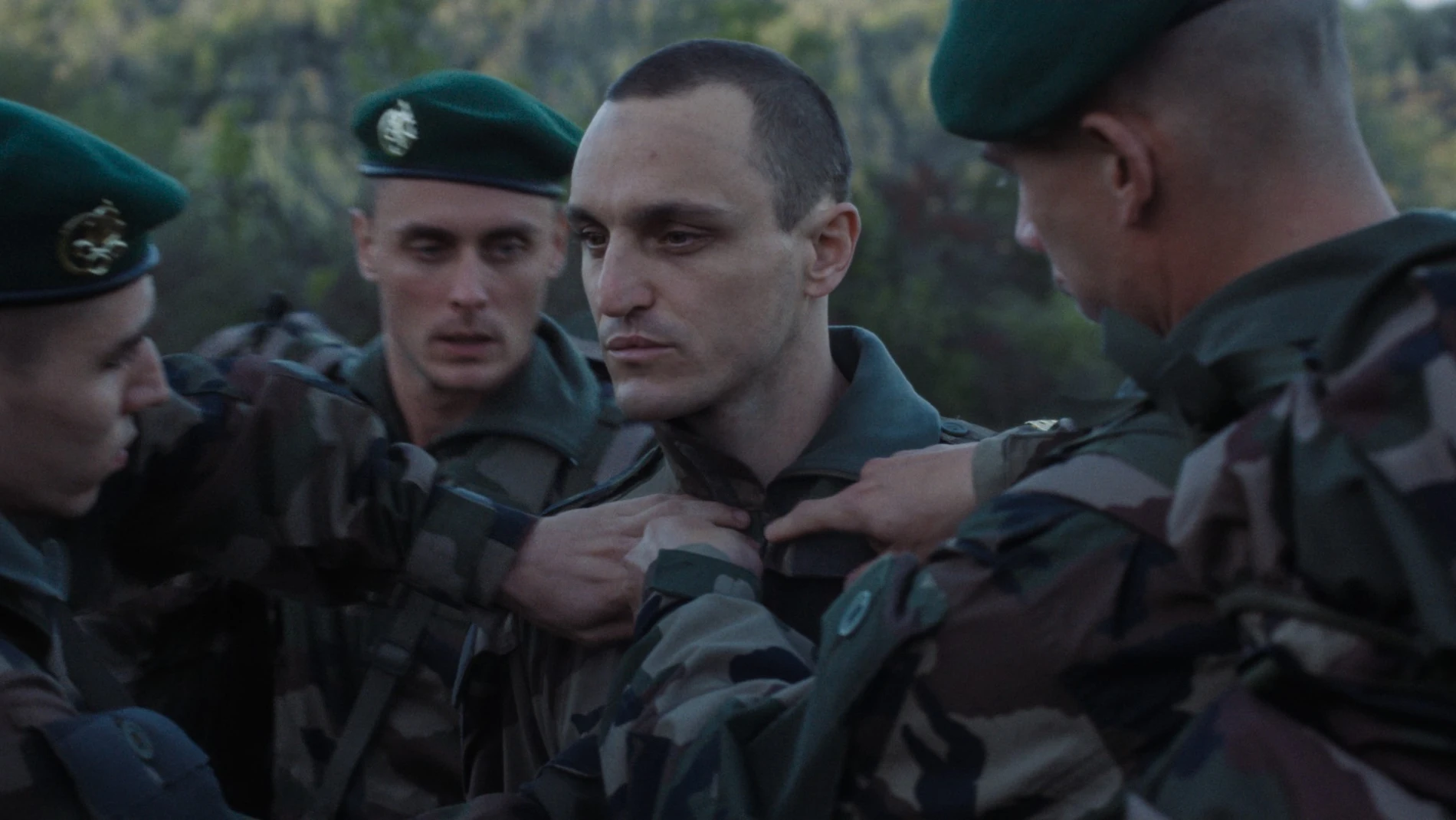 "Disco Boy": coreografías de guerra, maniobras de danza / Franz Rogowski en "Disco Boy"