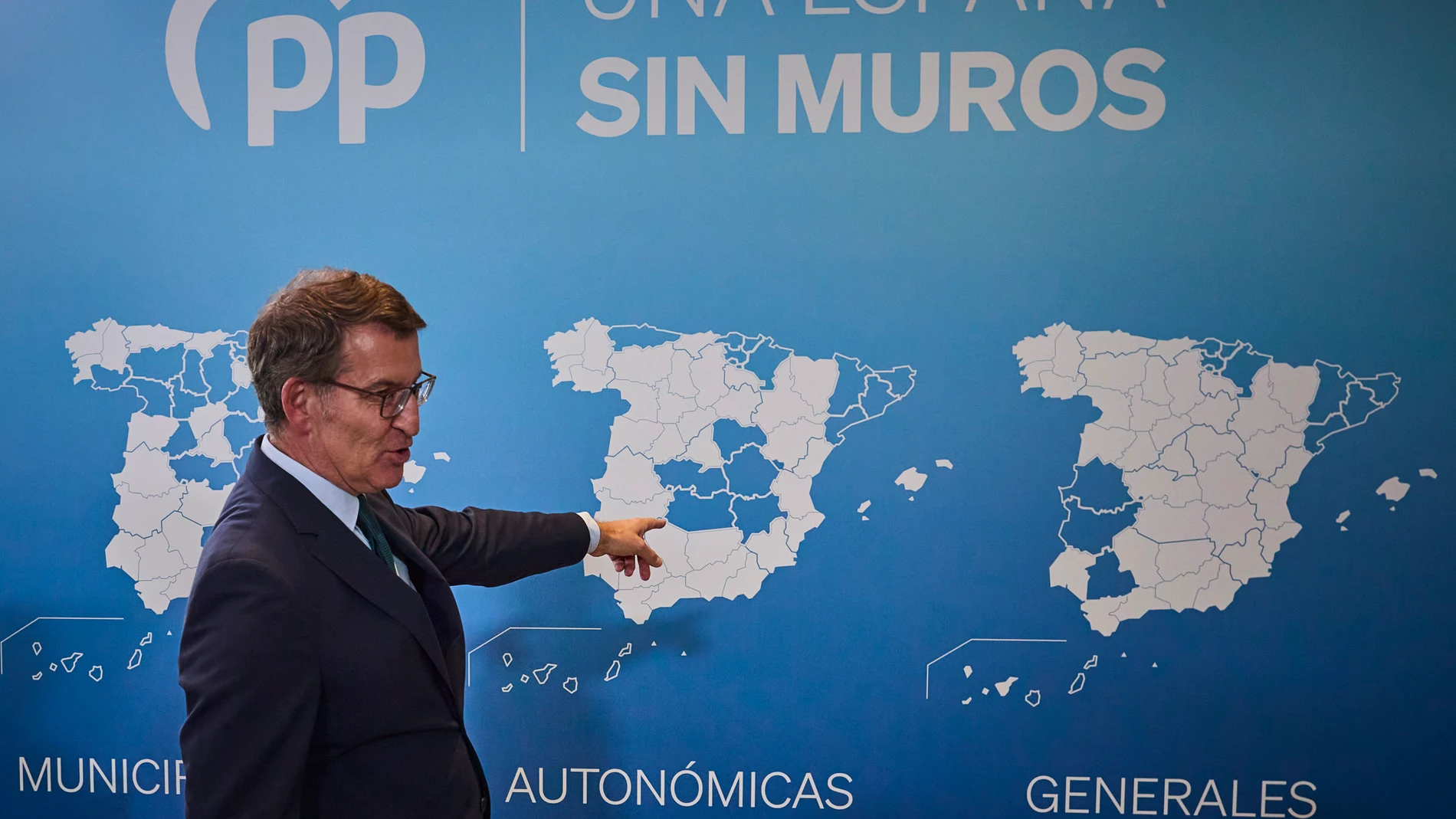 El presidente del Partido Popular, Alberto Núñez Feijóo hace el balance del año 2023 del PP, este jueves en Madrid. © Alberto R. Roldán / Diario La Razón. 28 12 2023