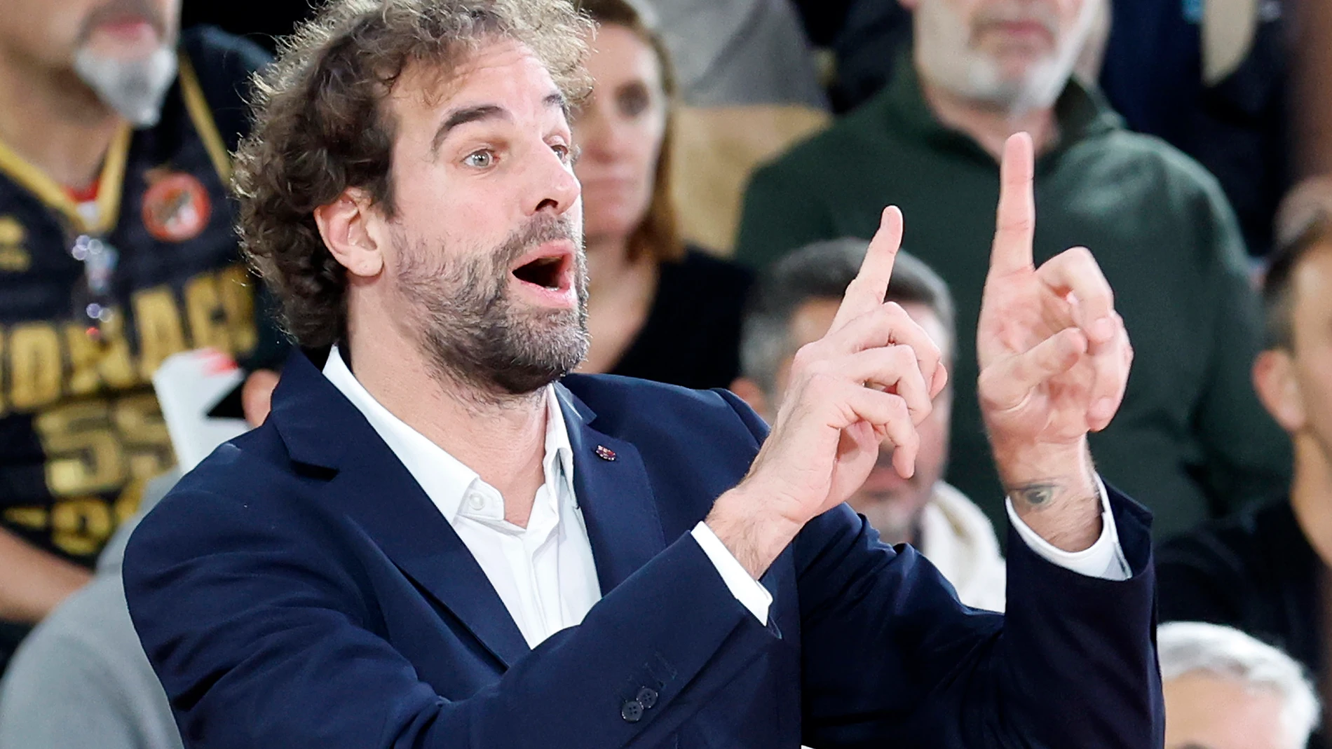 Grimau da instrucciones en la derrota del Barça en Mónaco