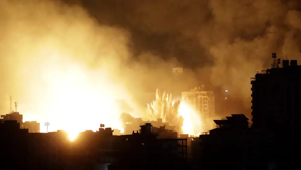 Humo sobre Gaza durante un bombardeo del Ejército israelí