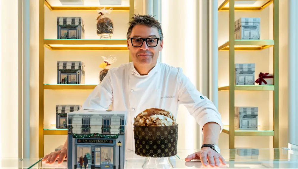 Oriol Balaguer con el panettone edición limitada de La Duquesita