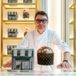 Oriol Balaguer con el panettone edición limitada de La Duquesita 