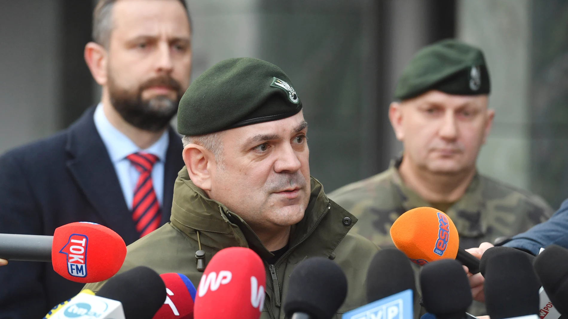 El jefe de las fuerzas armadas polacas, el general Wieslaw Kukula, dice a los medios que todo indica que un misil ruso invadió el espacio aéreo del este de Polonia y se marchó al poco tiempo, tras una reunión de seguridad nacional sobre el incidente en Varsovia, Polonia