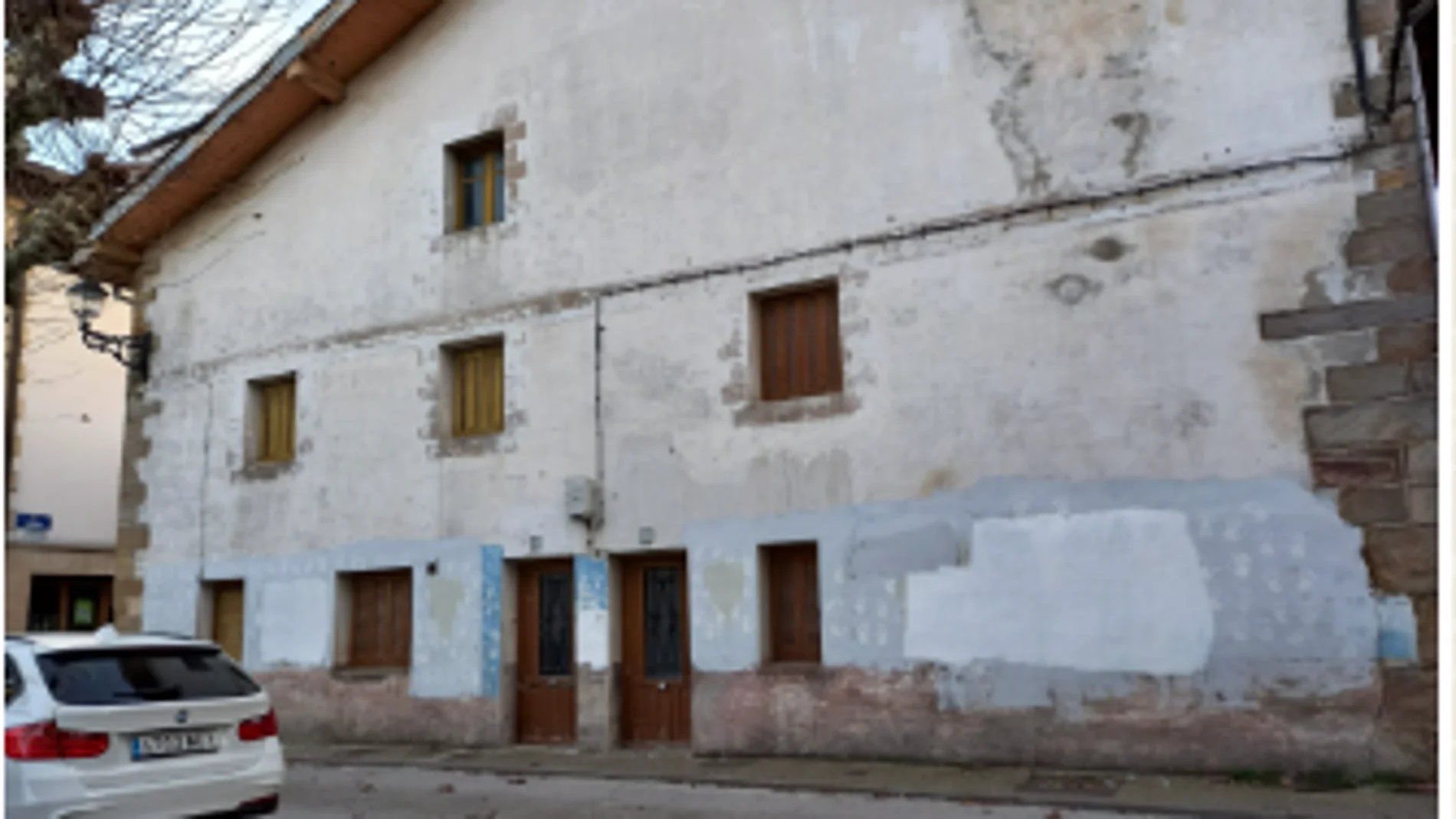 Borrado de las pintadas en casa de los Ulayar