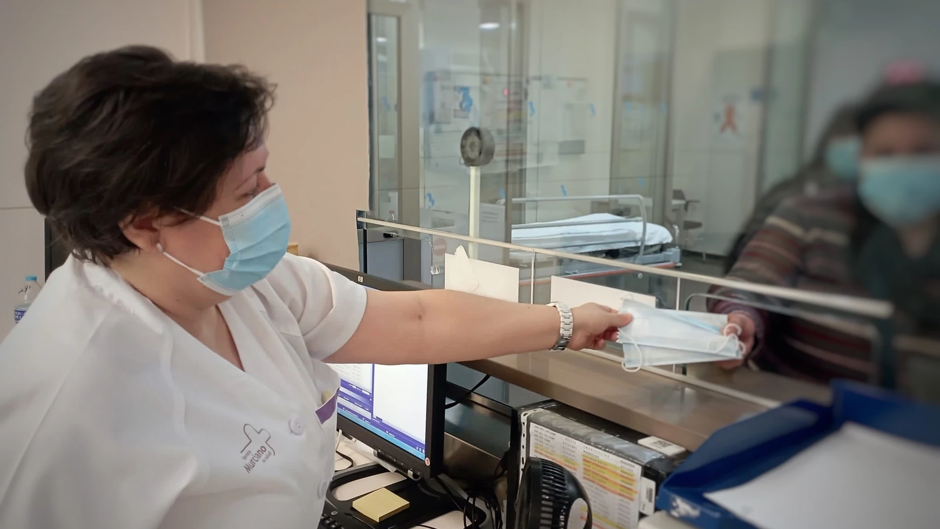 Recomiendan el uso de mascarillas en los servicios de urgencias de hospitales y Atención Primaria