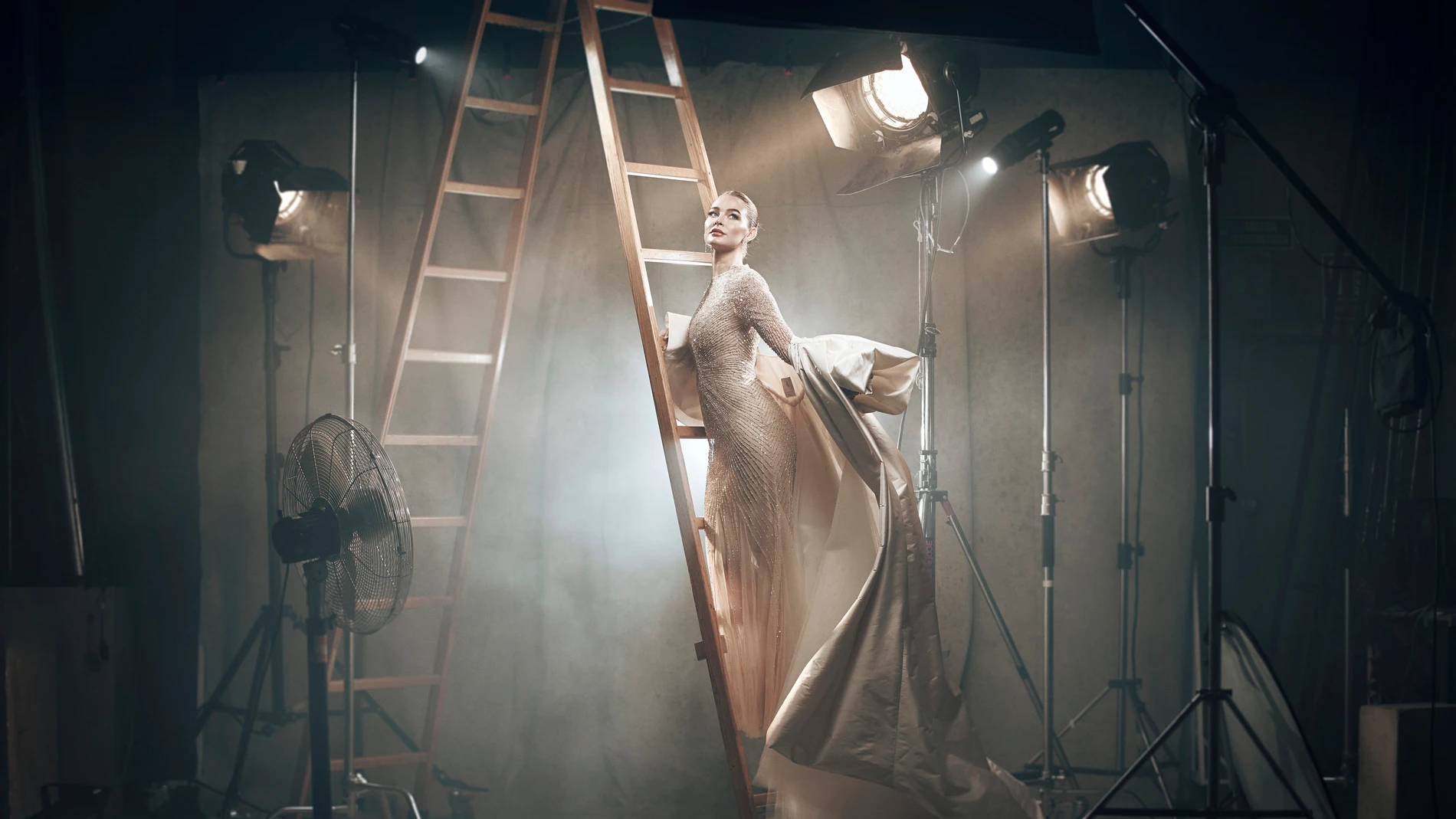 El look de Laura Escanes para debutar en las campanadas.