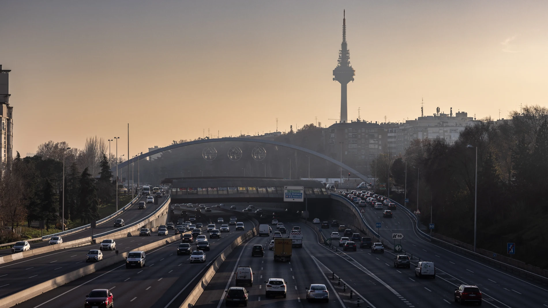 Coches en la carretera M30 de Madrid.