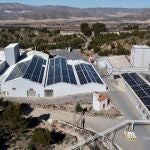 Instalación fotovoltaica de autoconsumo sobre cubierta de Jumsal 