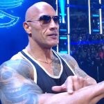 Dwayne «The Rock» Johnson regresó el pasado lunes a la acción sobre los cuadriláteros, prometiendo un nuevo recorrido circunstancial en la lucha libre