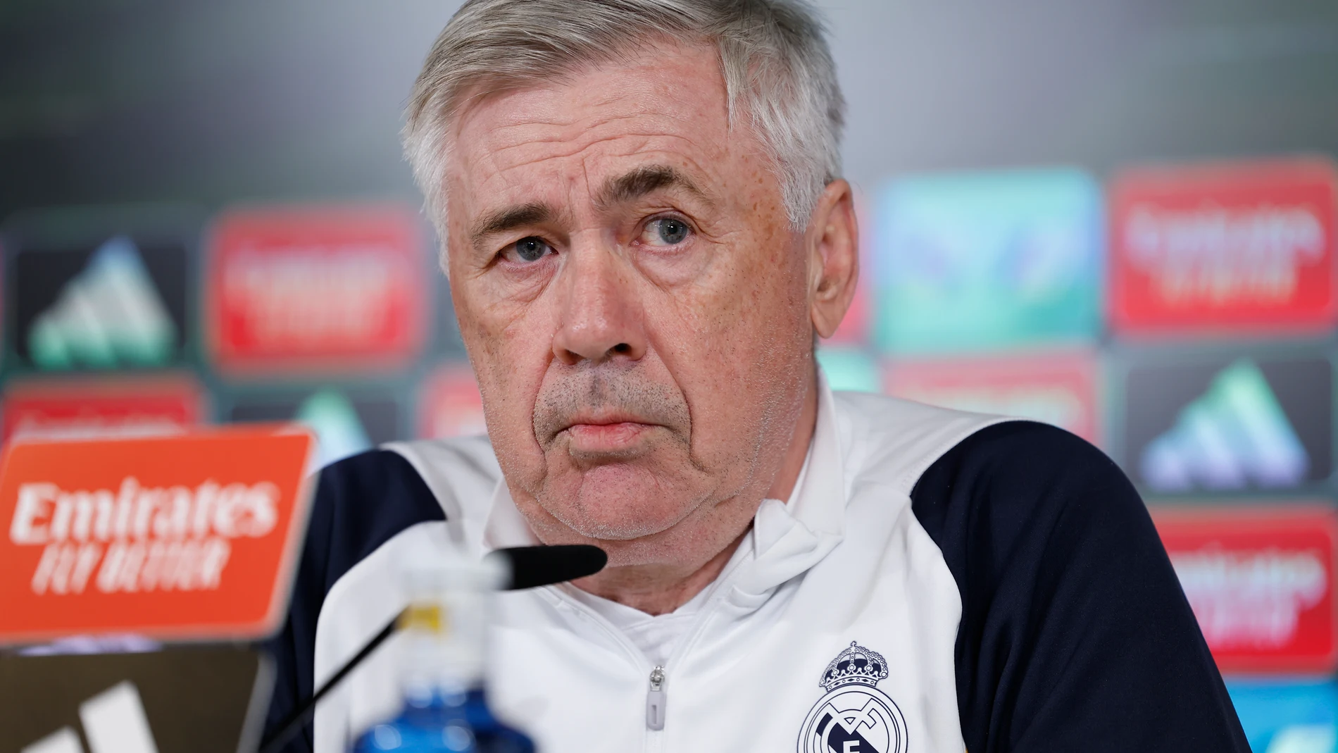 MADRID, 02/01/2024.- El entrenador del Real Madrid, Carlo Ancelotti durante la rueda de prensa posterior al entrenamiento realizado este martes en Valdebebas, en la víspera del partido de LaLiga contra el Mallorca. EFE/Zipi