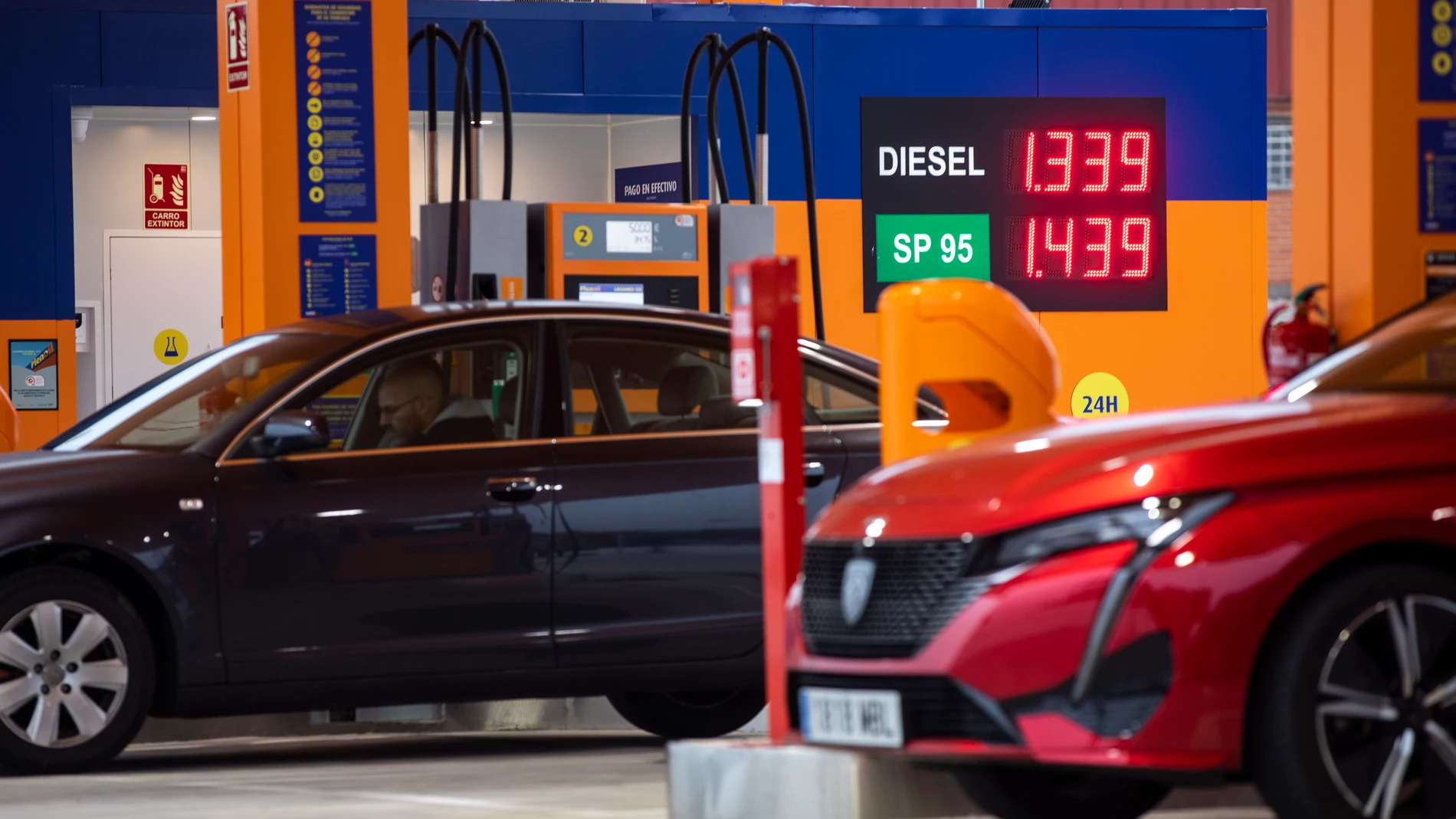 Imagen de gasolinera de bajo coste