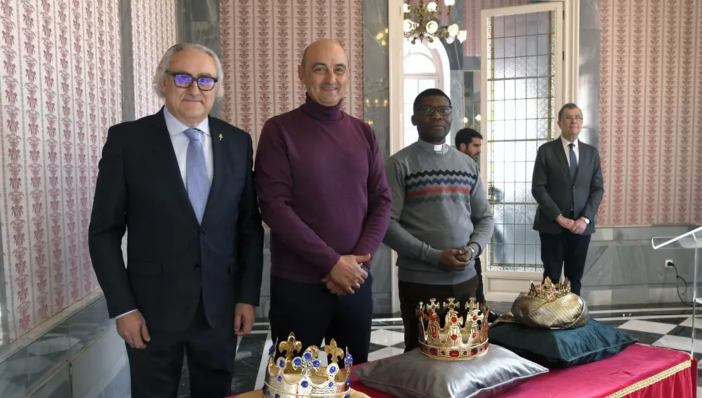 el presidente de Jesús Abandonado, José Manuel Martínez; el presidente de Azul en Acción, Jesús Franco Vicente; y Armel Giboba, coadjutor de la Iglesia del Carmen serán Melchor, Gaspar y Baltasar