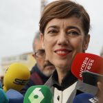 Marta Lois atendiendo a los medios. 