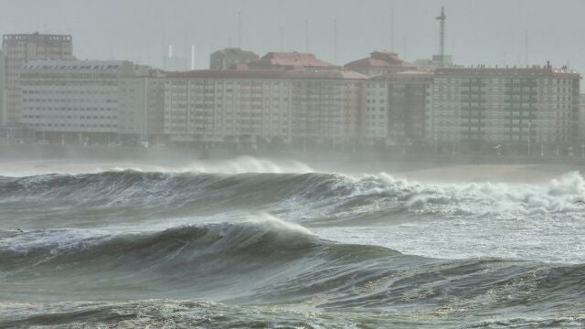 Activada una alerta naranja por temporal costero en las provincias de A Coruña y Lugo.