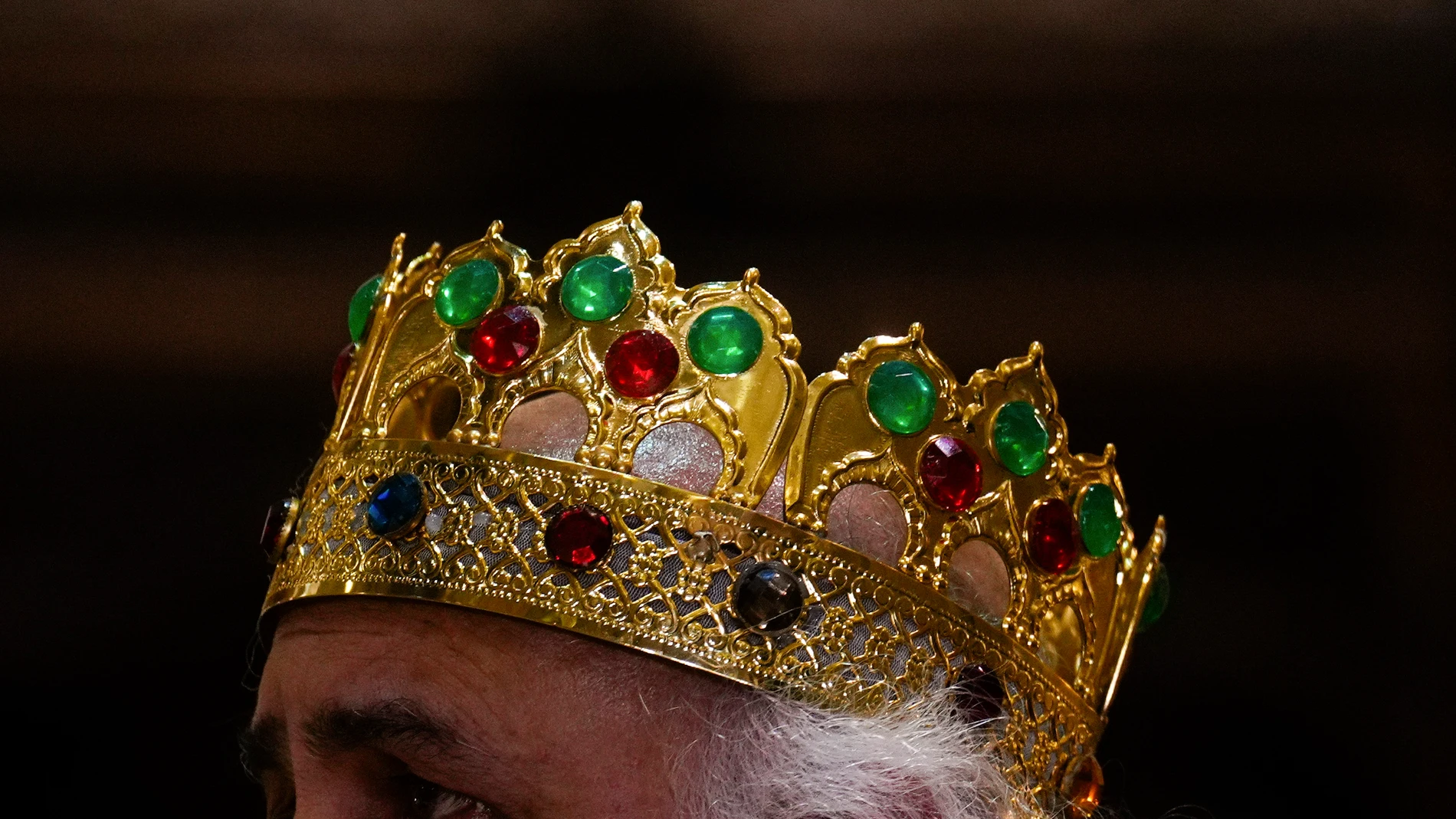 MADRID, 03/01/2024.- Los Reyes Magos llegan a la Catedral de la Almudena para recibir las cartas de los niños y hablar con ellos, este miércoles en Madrid. EFE/ Borja Sánchez Trillo