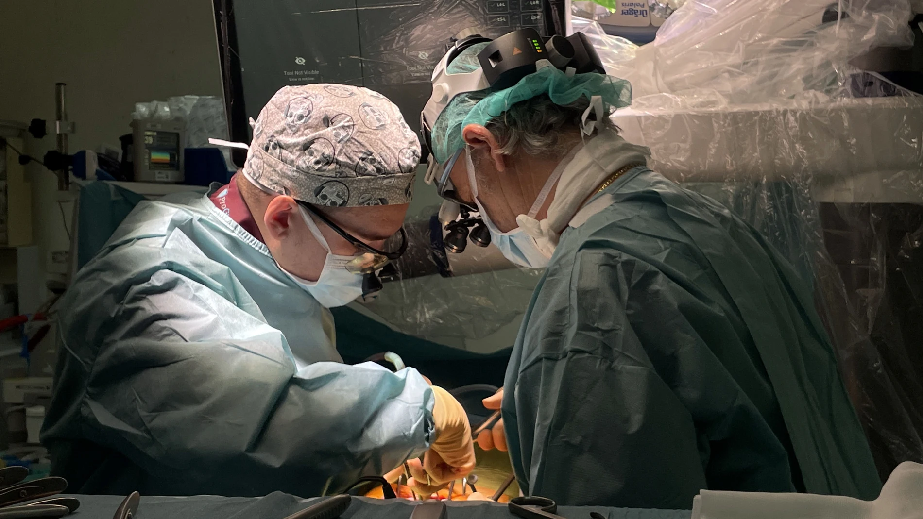 La Paz cuenta con el primer brazo robótico para operaciones de columna vertebral de España