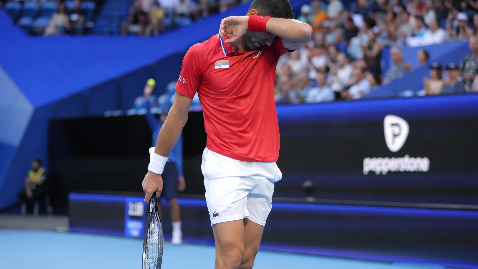 Perth (Australia), 03/01/2024.- Novak Djokovic of Serbia in action against Alex De Minaur of Australia during their quarterfinal match of the 2024 United Cup at RAC Arena in Perth, Australia, 03 January 2024. (Tenis) EFE/EPA/RICHARD WAINWRIGHT AUSTRALIA AND NEW ZEALAND OUT