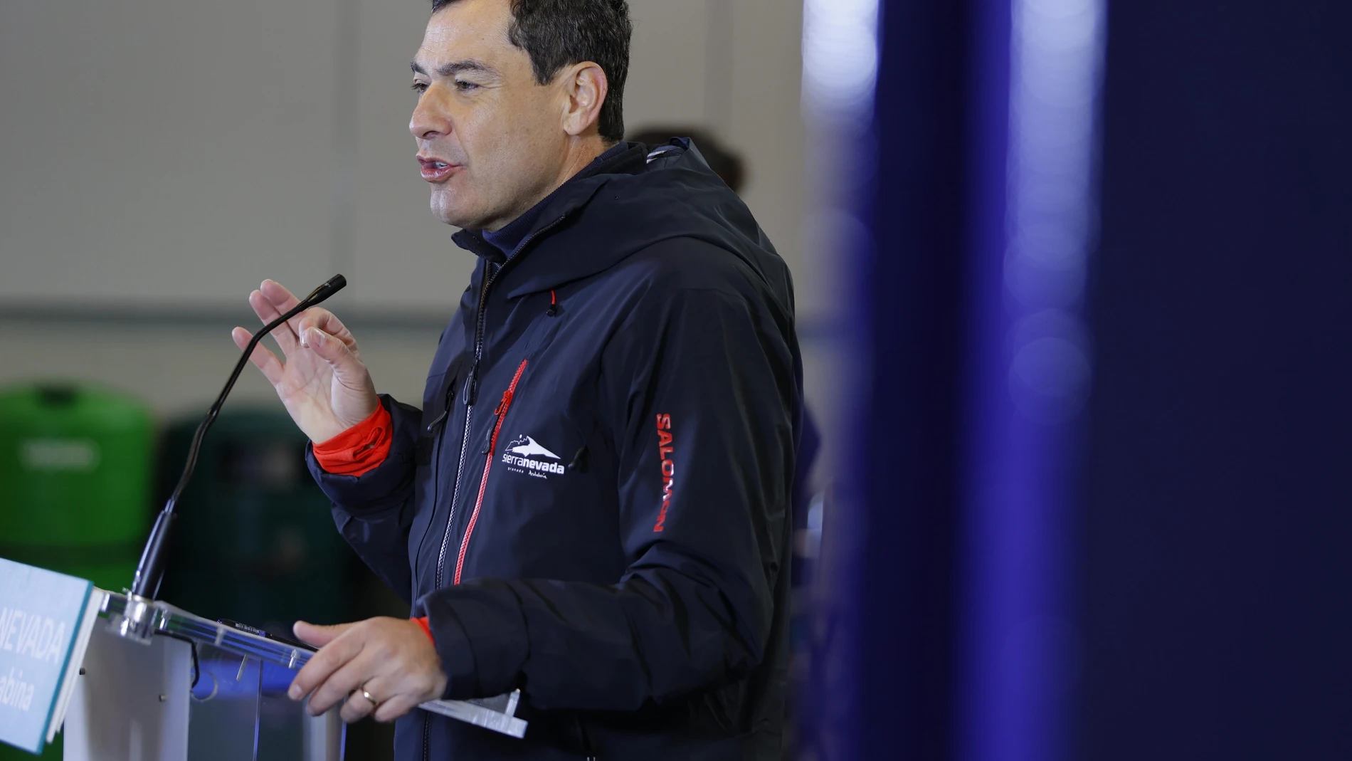 Moreno condena el "inaceptable" apaleamiento a un muñeco que simulaba a Sánchez