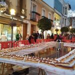 Un roscón de Reyes de 450 metros se produce en La Pastelería La Rosa de Alcázar