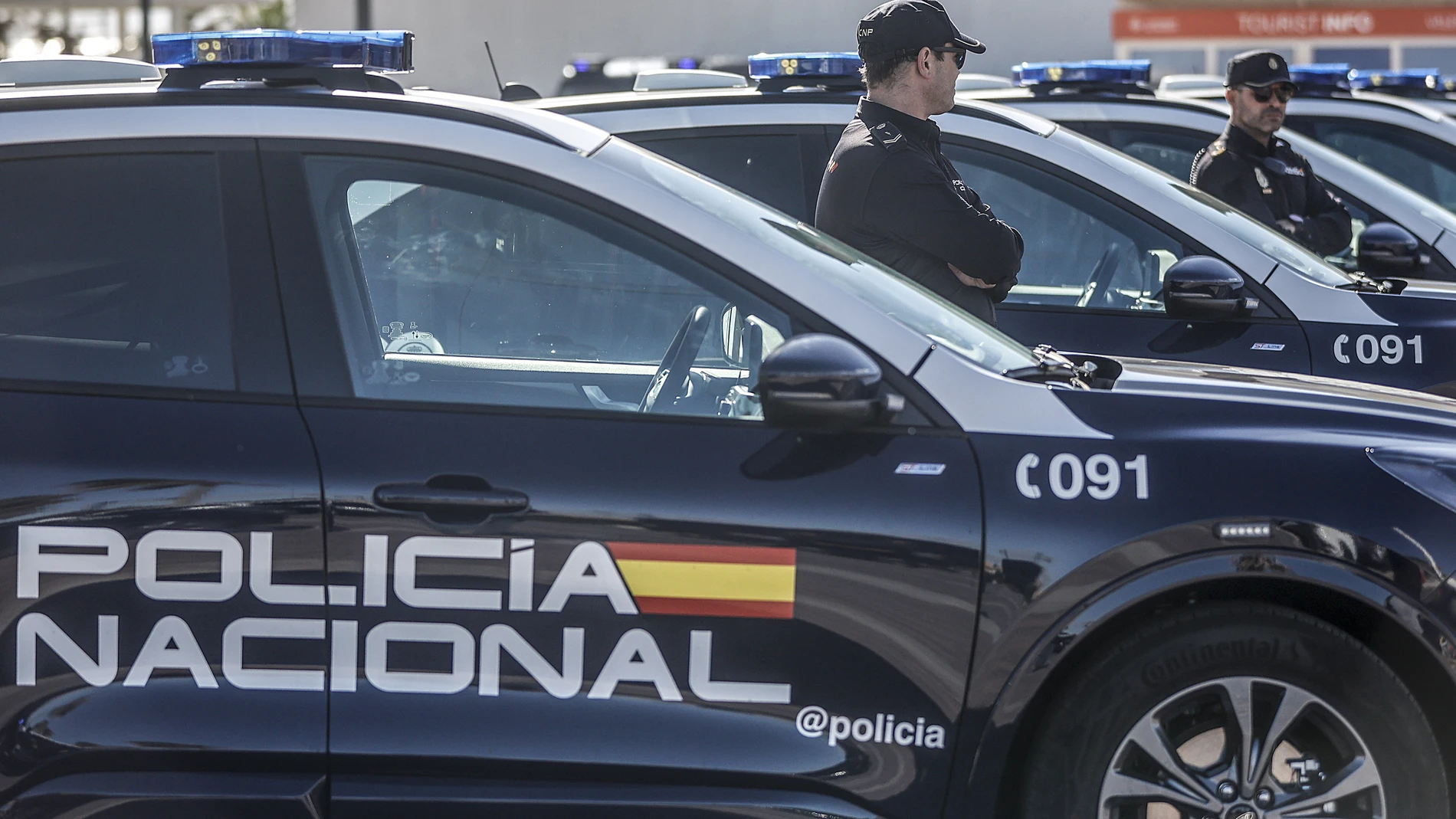 La Policía Nacional expulsa del territorio español a tres ciudadanos extra comunitarios con numerosos antecedentes
