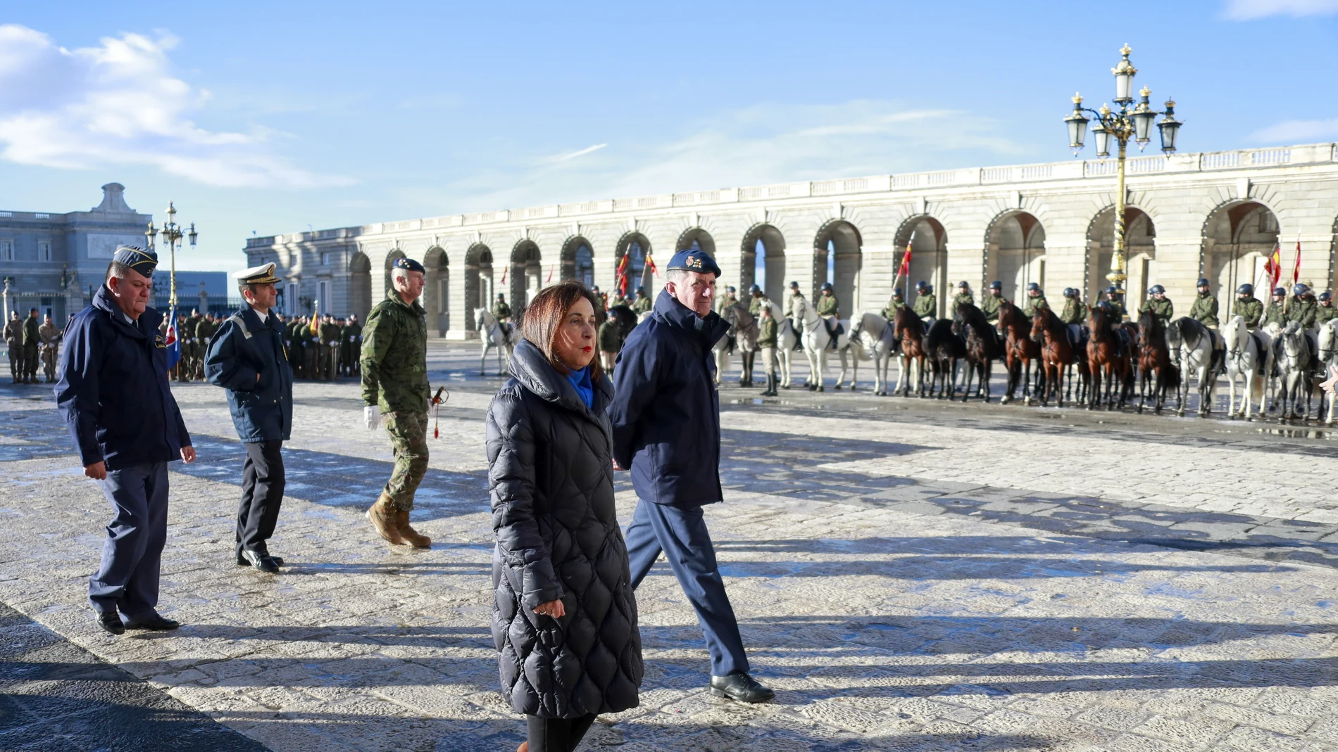 Margarita Robles, Ministra de Defensa, visita la Guardia Real con carácter previo a la celebración de la Pascua Militar, en el Palacio Real de Madrid.