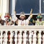 Miles de sevillanos arropan a los Reyes Magos en una tarde marcada por el buen tiempo y ambiente