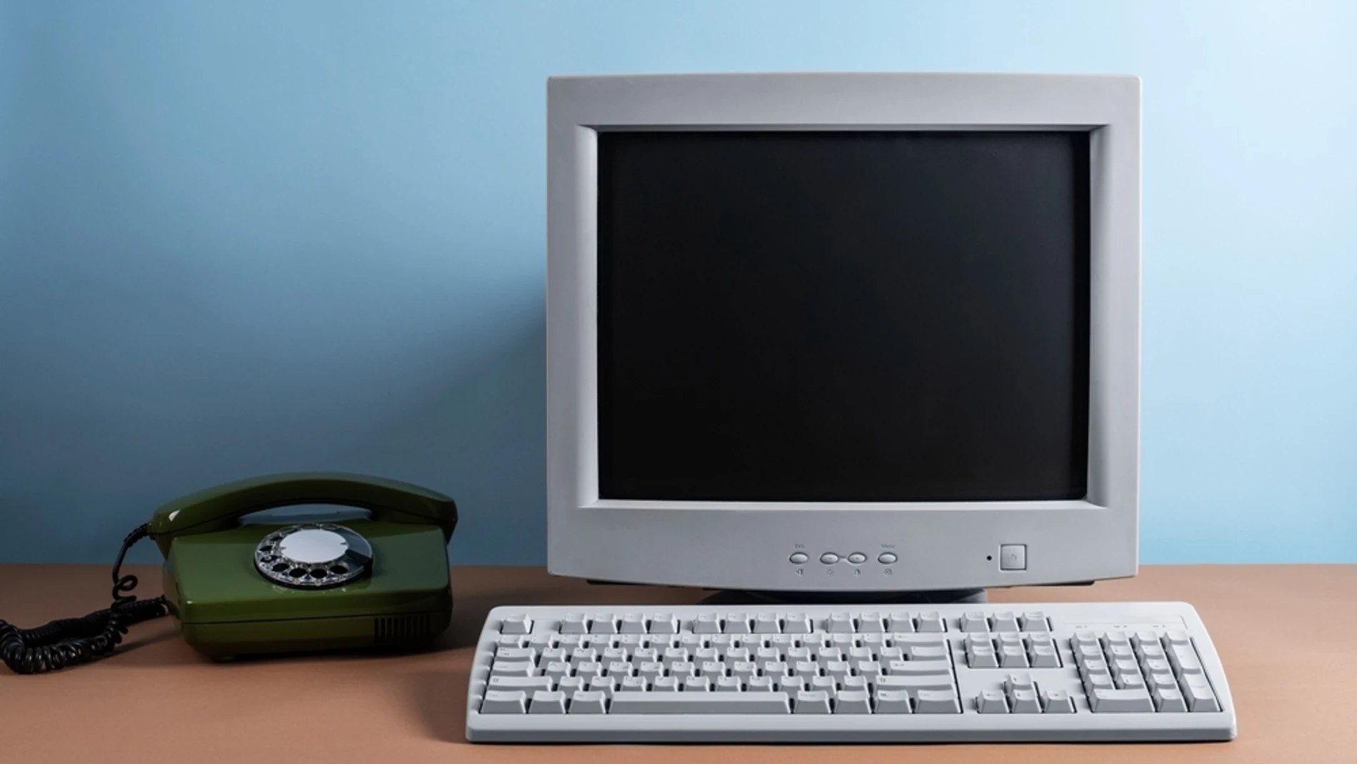 Microsoft adquirió 86-DOS por 50.000 dólares.