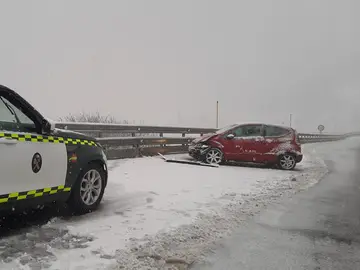 Problemas por nieve en varias carreteras de Castilla y León Problemas por nieve en varias carreteras de Castilla y León